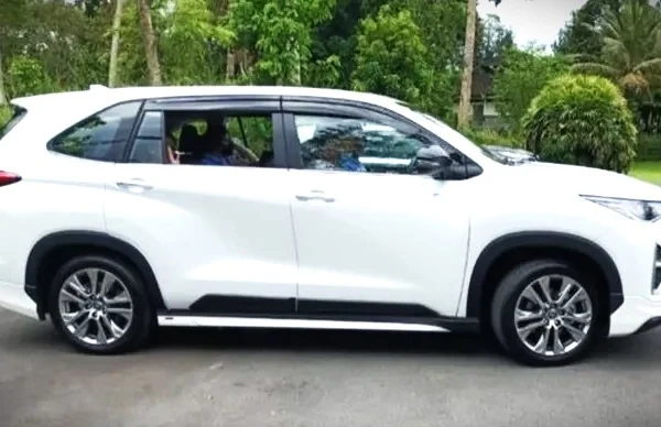 Isuzu Panther 2026 vs Toyota Innova Zenix Hybrid: MPV Keluarga Tangguh atau Hemat?