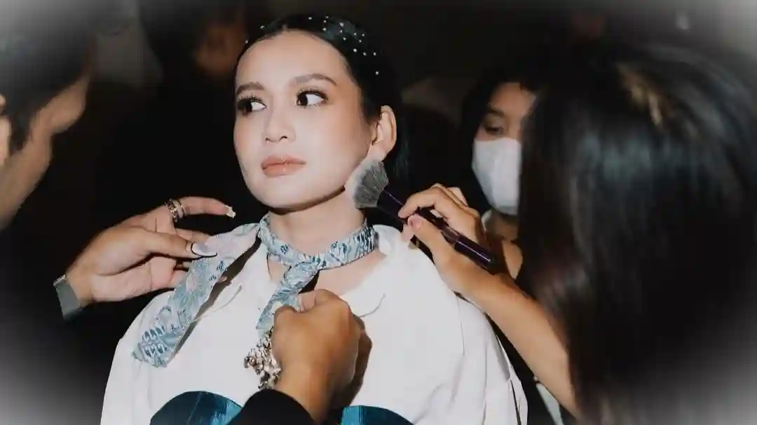 Dea Imut Tunda Nikah Demi Biayai Pendidikan Keluarga