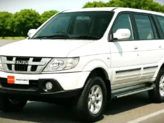 Isuzu Panther 2026 vs Toyota Innova Zenix Hybrid, Mana MPV Terbaik untuk Keluarga?