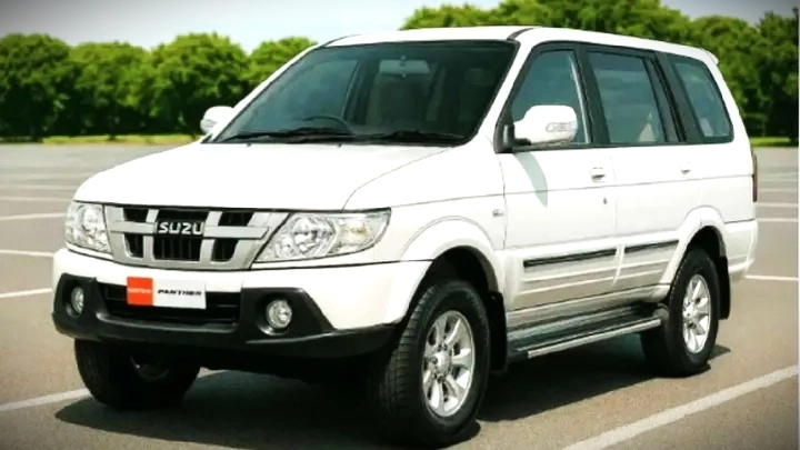 Isuzu Panther 2026 vs Toyota Innova Zenix Hybrid, Mana MPV Terbaik untuk Keluarga?
