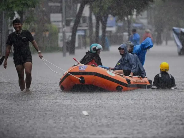 Langit Mendung Tak Kunjung Terang? Ini Doa Agar Hujan Berhenti dan Cuaca Cerah