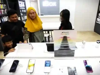 Harga iPhone Terbaru April 2026: iPhone 14 Turun Hingga 30%