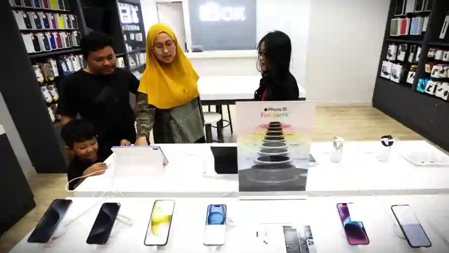 Harga iPhone Terbaru April 2026: iPhone 14 Turun Hingga 30%
