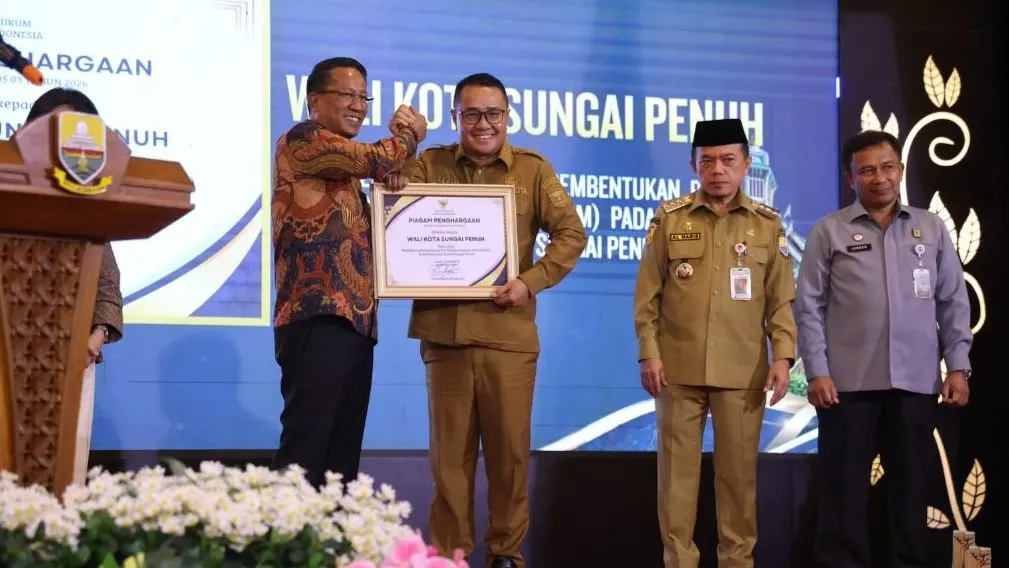 Wako Alfin Terima Penghargaan Menteri Hukum, Perkuat Akses Keadilan Desa
