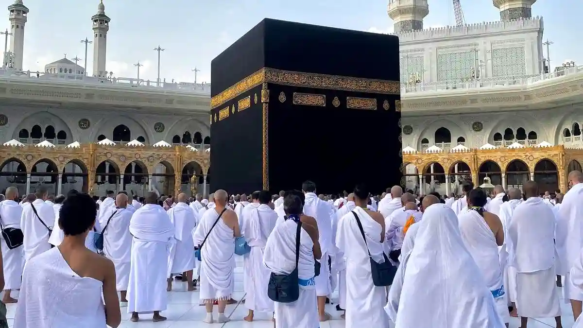 Mengenal Kiswah: Sejarah dan Pesona Kain Penutup Ka'bah