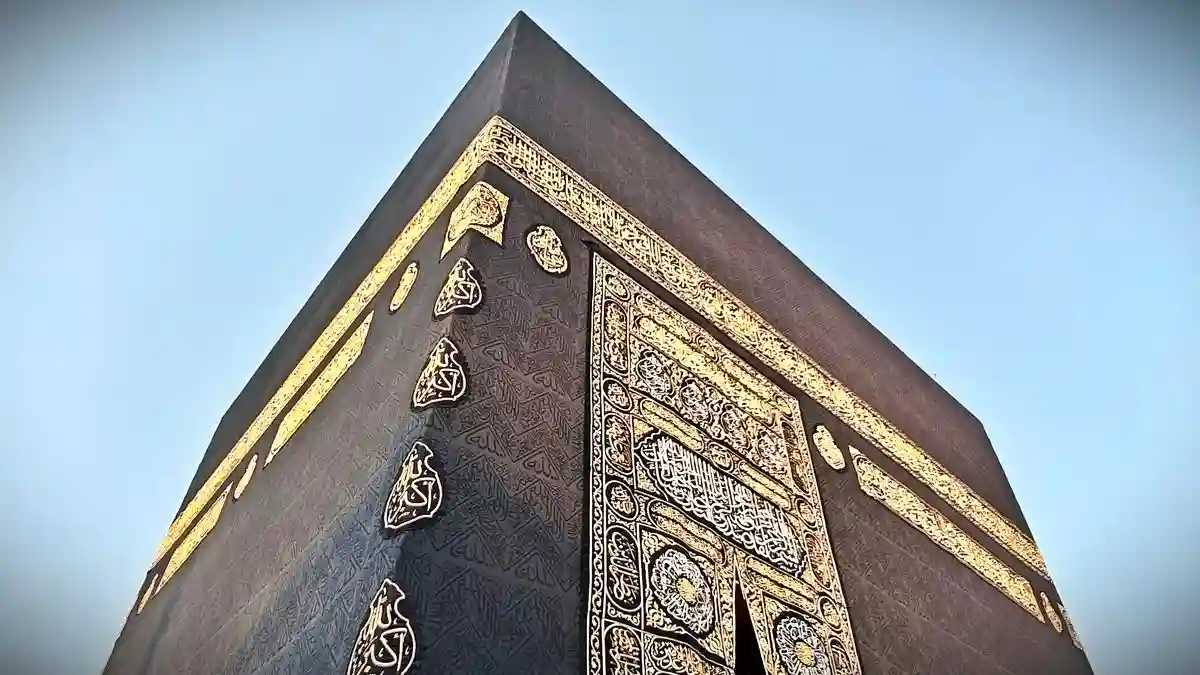 Kiswah Ka’bah Mulai Terangkat, Sambut Hangat Jutaan Tamu Allah