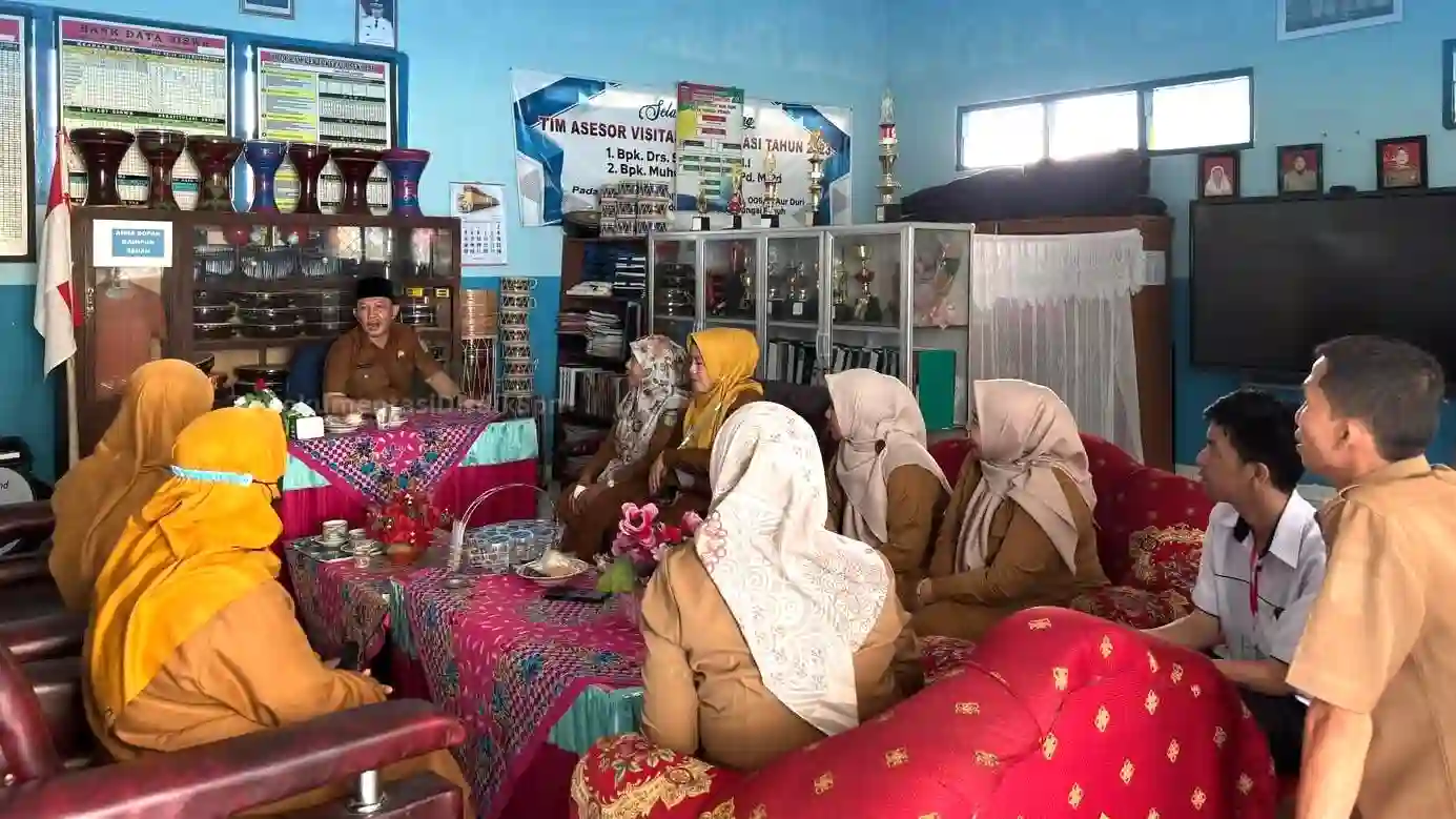 Pastikan TKA Lancar, Plt Kadisdik Sungai Penuh Pantau Sekolah Secara Langsung