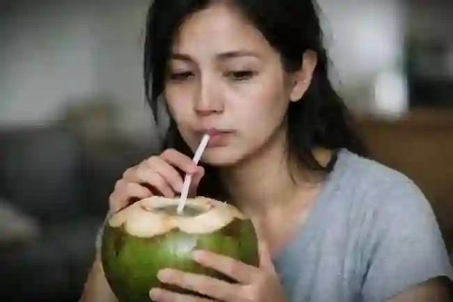 Air Kelapa untuk Panas Dalam: Benarkah Ampuh atau Sekadar Mitos?