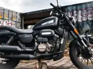 QJ Motor SRV 250 AMT: Cruiser Matic 250cc Rp62 Juta Bergaya Bobber