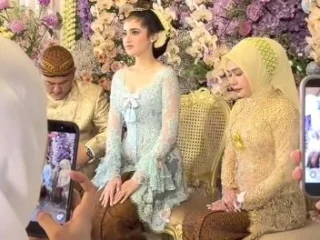 Anggun Berbalut Kebaya Sage, Syifa Hadju Jalani Prosesi Siraman Penuh Makna