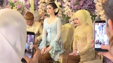 Anggun Berbalut Kebaya Sage, Syifa Hadju Jalani Prosesi Siraman Penuh Makna