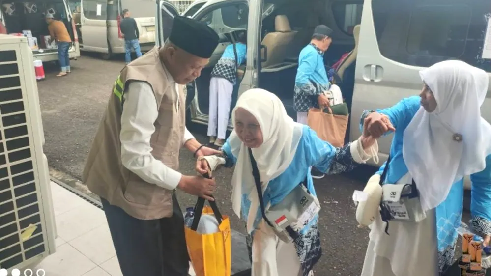 Wawako Azhar Hamzah Sambut Hangat Jemaah Haji Sungai Penuh di Asrama Haji Jambi