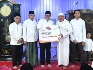 Sapa Jamaah Masjid Raya, Wako Alfin Ajak Warga Jaga Kebersihan Kota