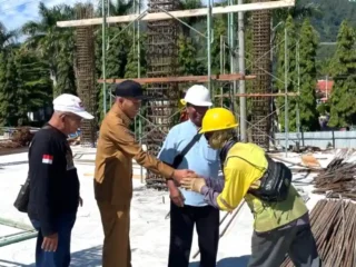 Progres Capai 45%, Wawako Azhar Hamzah Kawal Langsung Proyek Pasar Sungai Penuh