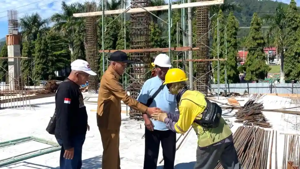 Progres Capai 45%, Wawako Azhar Hamzah Kawal Langsung Proyek Pasar Sungai Penuh