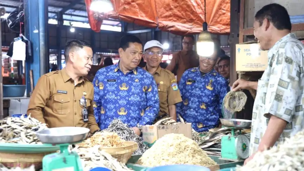 Sekda Alpian Cek Langsung Fasilitas Pasar Tanjung Bajure