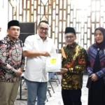 Wako Alfin Jemput Bola Bantuan Rumah dan Beasiswa ke Baznas Pusat
