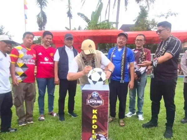 Wako Alfin Ajak Masyarakat Jaga Kekompakan di Turnamen Kapolres Cup I U-40