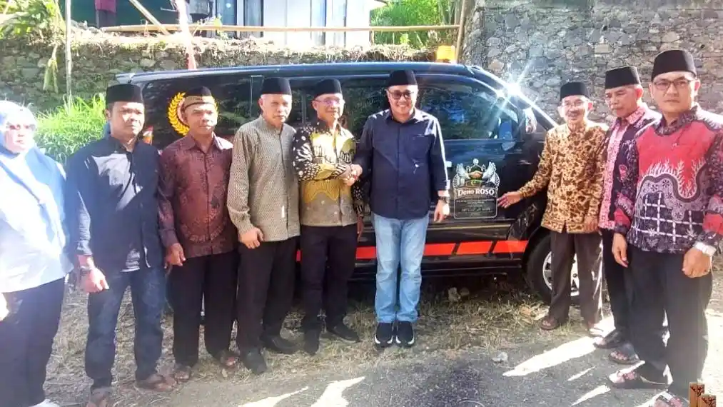 Wako Alfin Serahkan Ambulance untuk Warga Sungai Ning