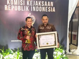 Kejari Jakarta Pusat Sabet Penghargaan Tertinggi dari Komisi Kejaksaan