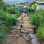 Jembatan Tamiai Nyaris Ambruk, Warga Taruhkan Nyawa Setiap Hari