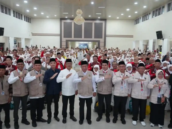 Hadiri Pelepasan di Asrama, Wabup Murison Doakan Jamaah Haji