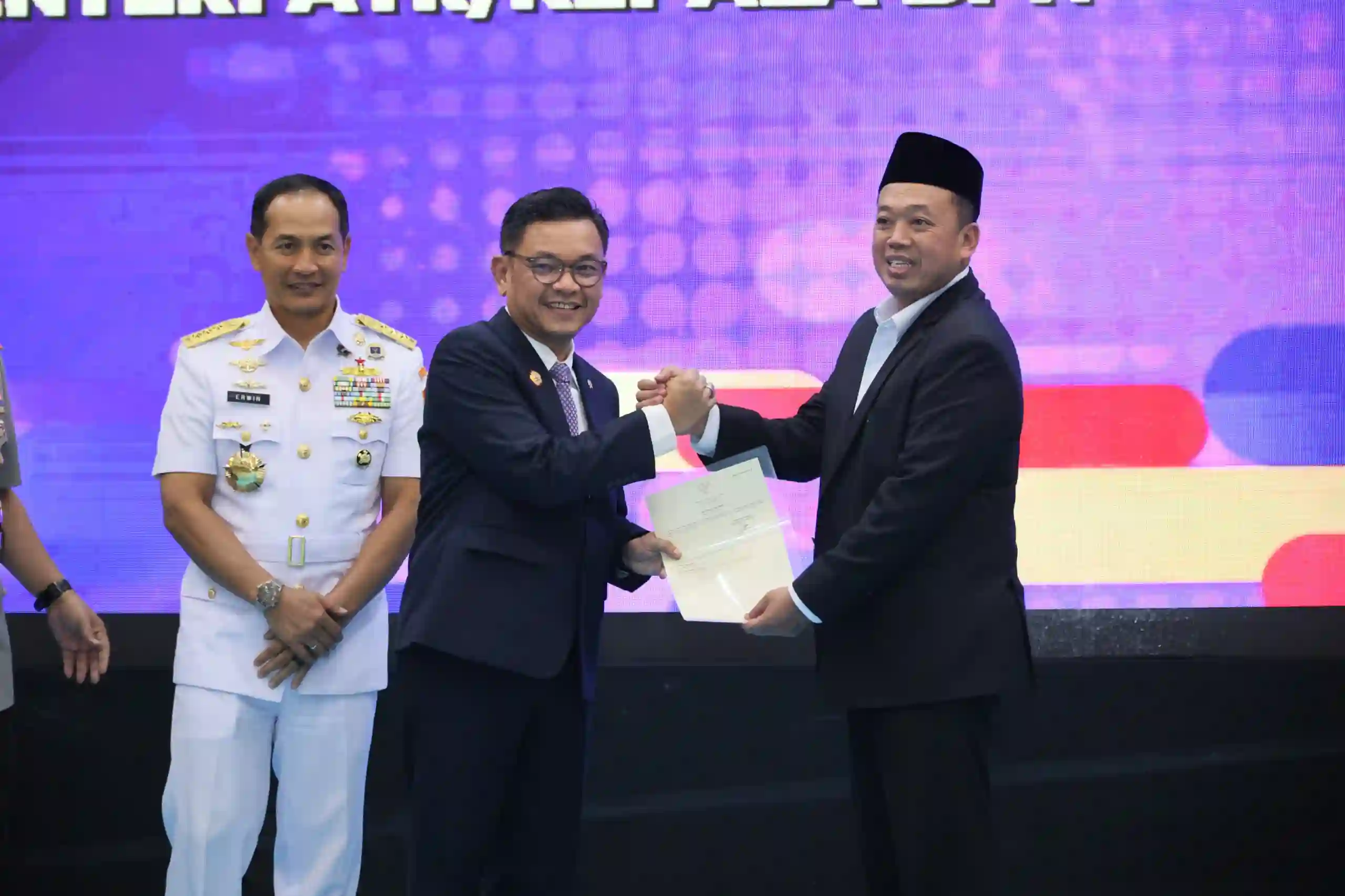 Serahkan Sertipikat Hak Pakai untuk Lemhannas RI, Menteri Nusron: Perkuat Kepastian Hukum Aset Negara