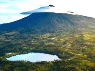 Pesona 5 Gunung dan 7 Danau Tersembunyi di Merangin Jambi