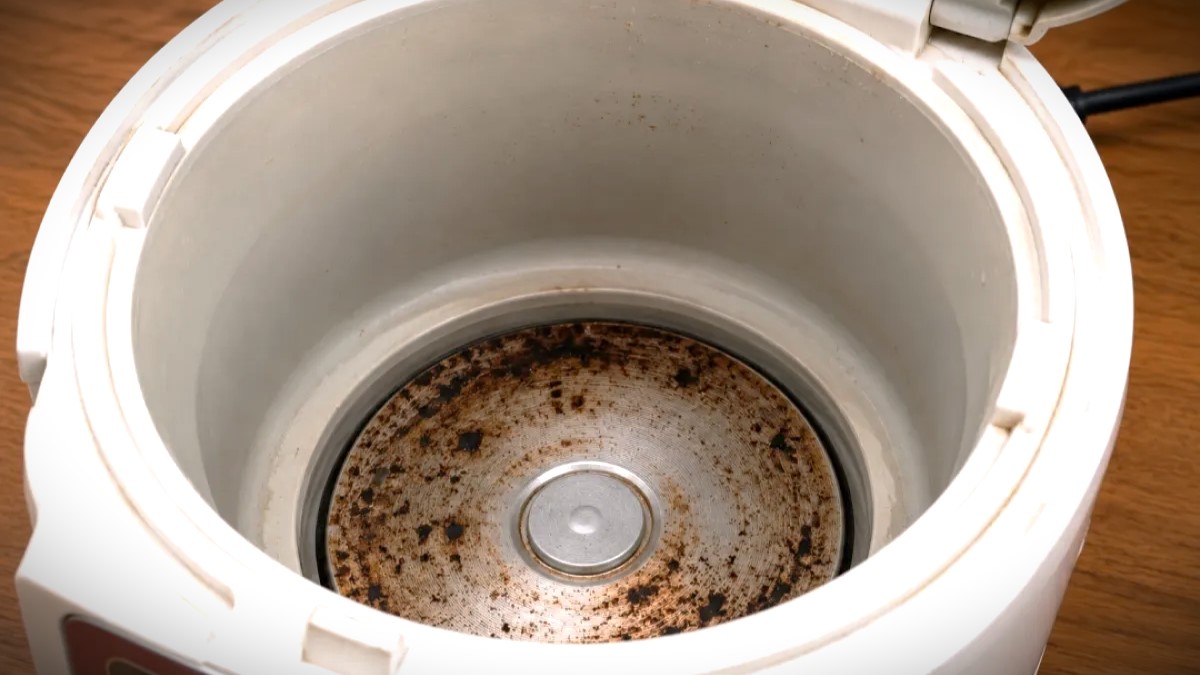 Cara Mudah Bersihkan Elemen Pemanas Rice Cooker Yang Kotor