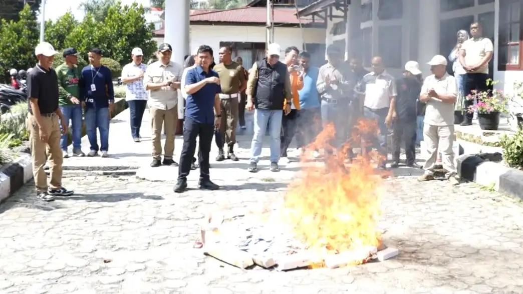 Wako Alfin Musnahkan Ribuan KTP Rusak