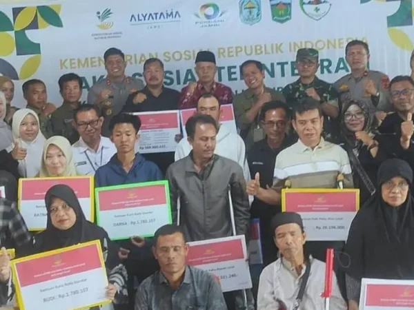 Sentuh Hati Warga, Alyatama Gelar Operasi Katarak & Sunatan Massal Gratis