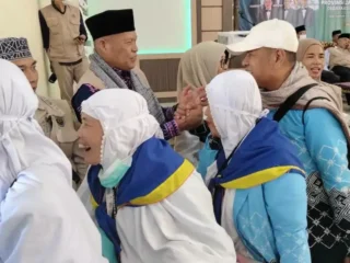 Suasana Haru dan Bahagia Warnai Kepulangan 128 Jemaah Haji Asal Sungai Penuh