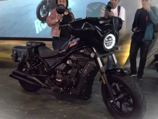 Keeway Road Falcon Meluncur: Cruiser 250cc Rp57 Jutaan yang Bisa Putar Musik