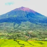 Pesona Gunung Kerinci: 621 Pendaki Taklukkan Atap Sumatera Mei Ini