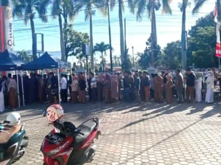 ATM Terbatas, Nasabah Bank Jambi Sungai Penuh Terjebak Antrean Panjang