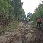 Lelah Menanti Janji Pemerintah, Warga Bukit Kerman Kerinci Swadaya Cor Jalan Rusak