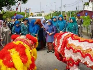 Sambut Barongsai dan Sholawat, Hesti Haris Kagumi Toleransi di Sungai Nibung