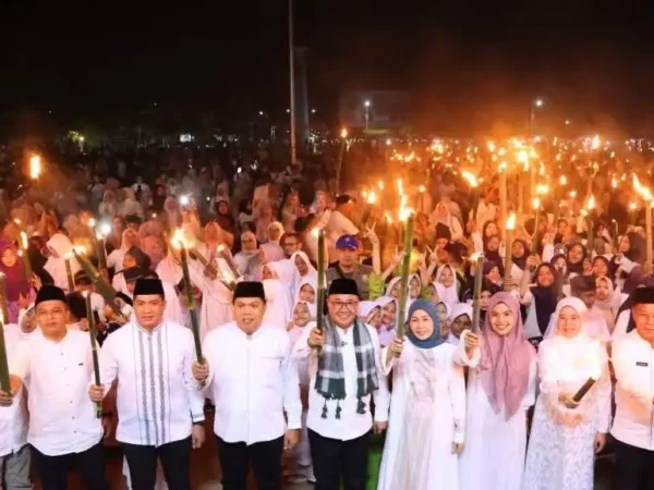 Sungai Penuh Menyala! Ribuan Warga Tumpah Ruah Ikuti Pawai Obor 1 Muharam 1448 H