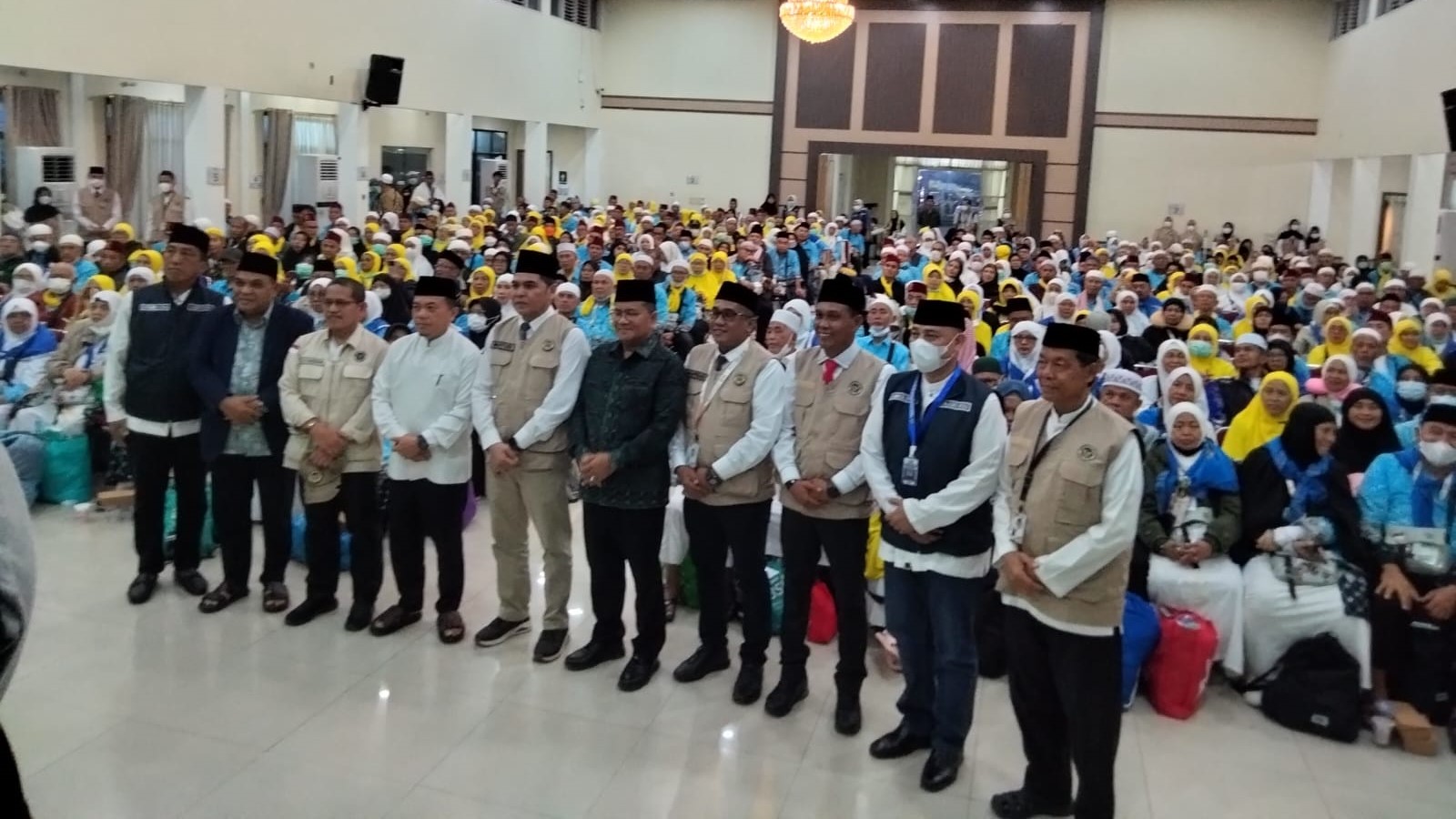 Gubernur Al Haris Sambut Hangat Kepulangan Jemaah Haji Kloter 13 Jambi