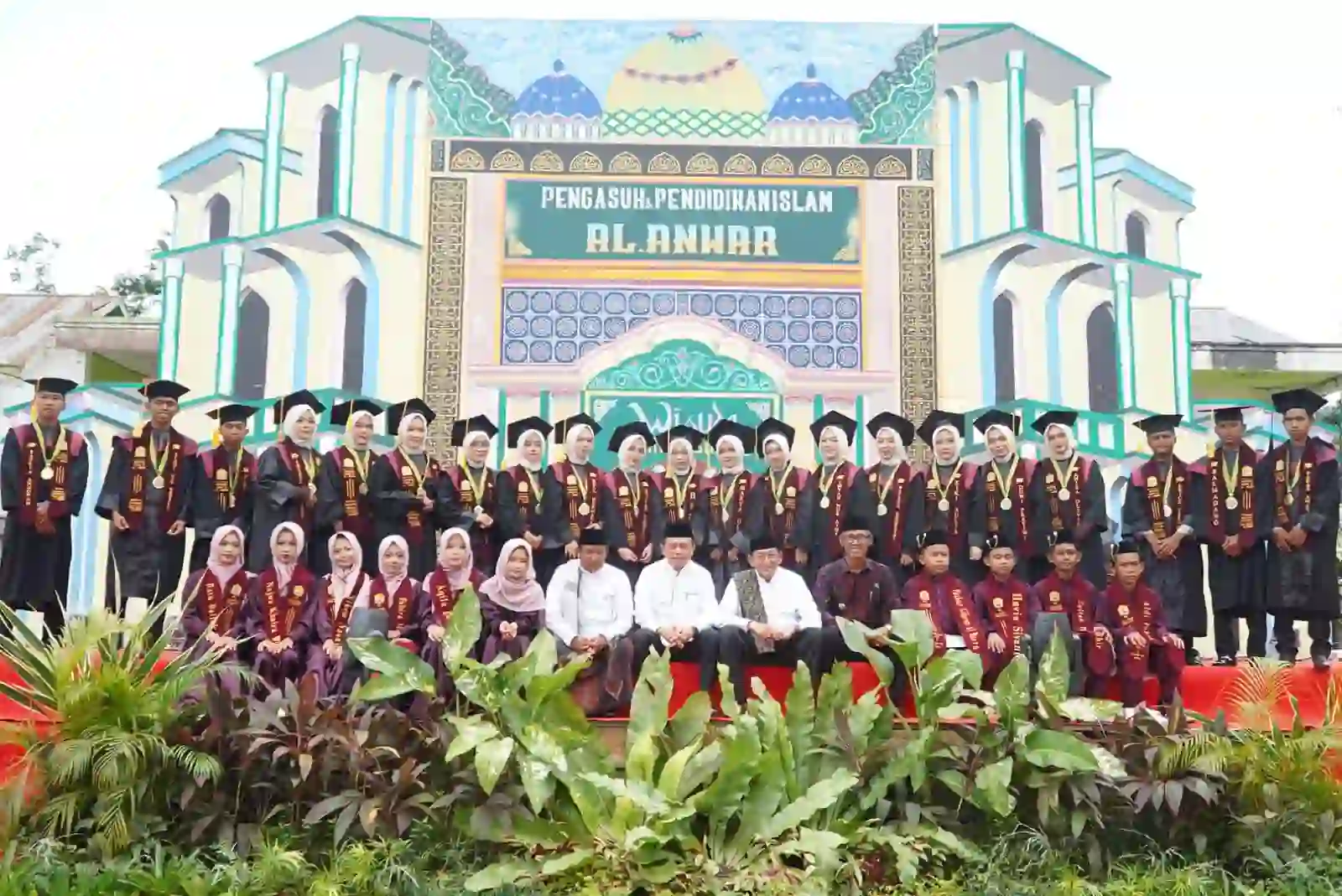 Gubernur Al Haris Doakan Santri Ponpes Al-Anwar