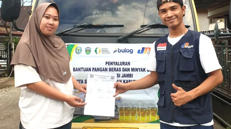 Bulog Salurkan Ratusan Ton Pangan untuk Keluarga di Sungai Penuh dan Kerinci