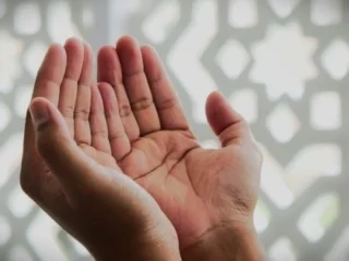 Raih Syafaat Rasulullah: Doa Setelah Azan Sesuai Sunnah Lengkap