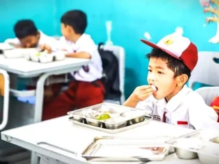 Fokus ke Ibu Hamil, 8 Juta Peserta Mampu Dicoret dari Program Makan Gratis