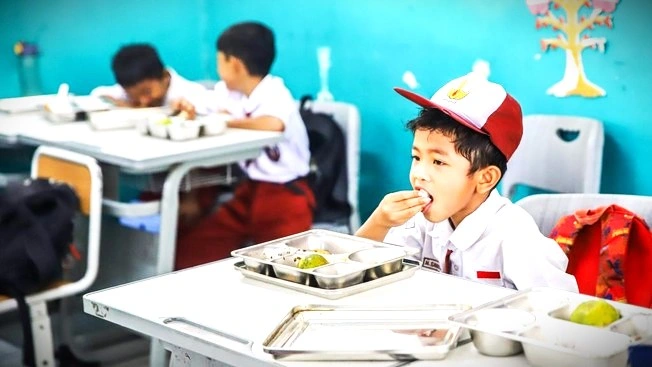 Fokus ke Ibu Hamil, 8 Juta Peserta Mampu Dicoret dari Program Makan Gratis