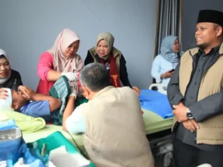 Wakil Ketua DPRD Emrizal Hadiri Baksos Khitanan Massal Minker dan Pemkot
