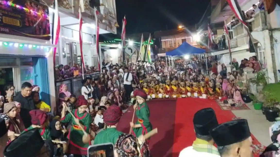 Pergelaran Seni Budaya Semalam di Laheak Rio Jayo