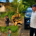 Bupati Monadi  Pastikan Perbaikan Jalan Selampaung–Masgo Dongkrak Ekonomi Warga