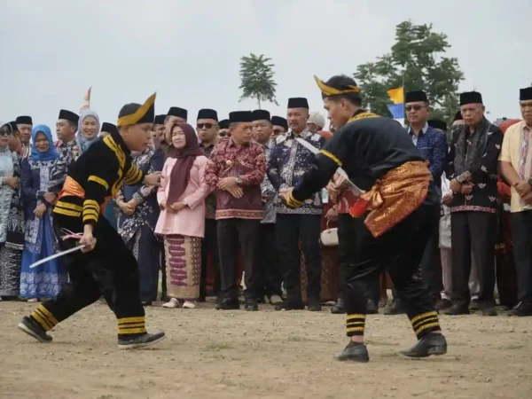 Kenduri Sko 5 Desa Tanjung Pauh Mudik: Bupati Monadi Ajak Warga Perangi Judi Online dan Narkoba