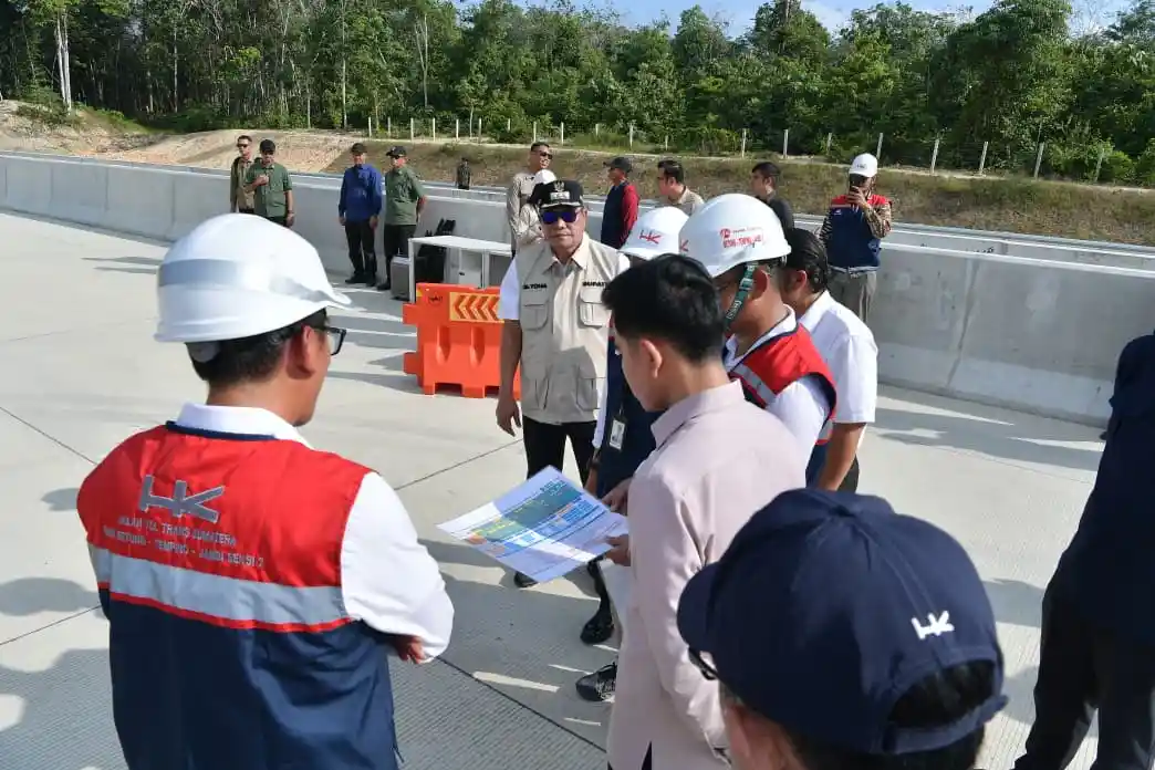 Wapres Gibran Tinjau Tol Bayung Lencir