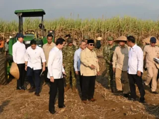 Dampingi Presiden Prabowo Panen Raya di Malang, Menteri Nusron: Ketahanan Pangan Butuh Kepastian Hukum Tanah